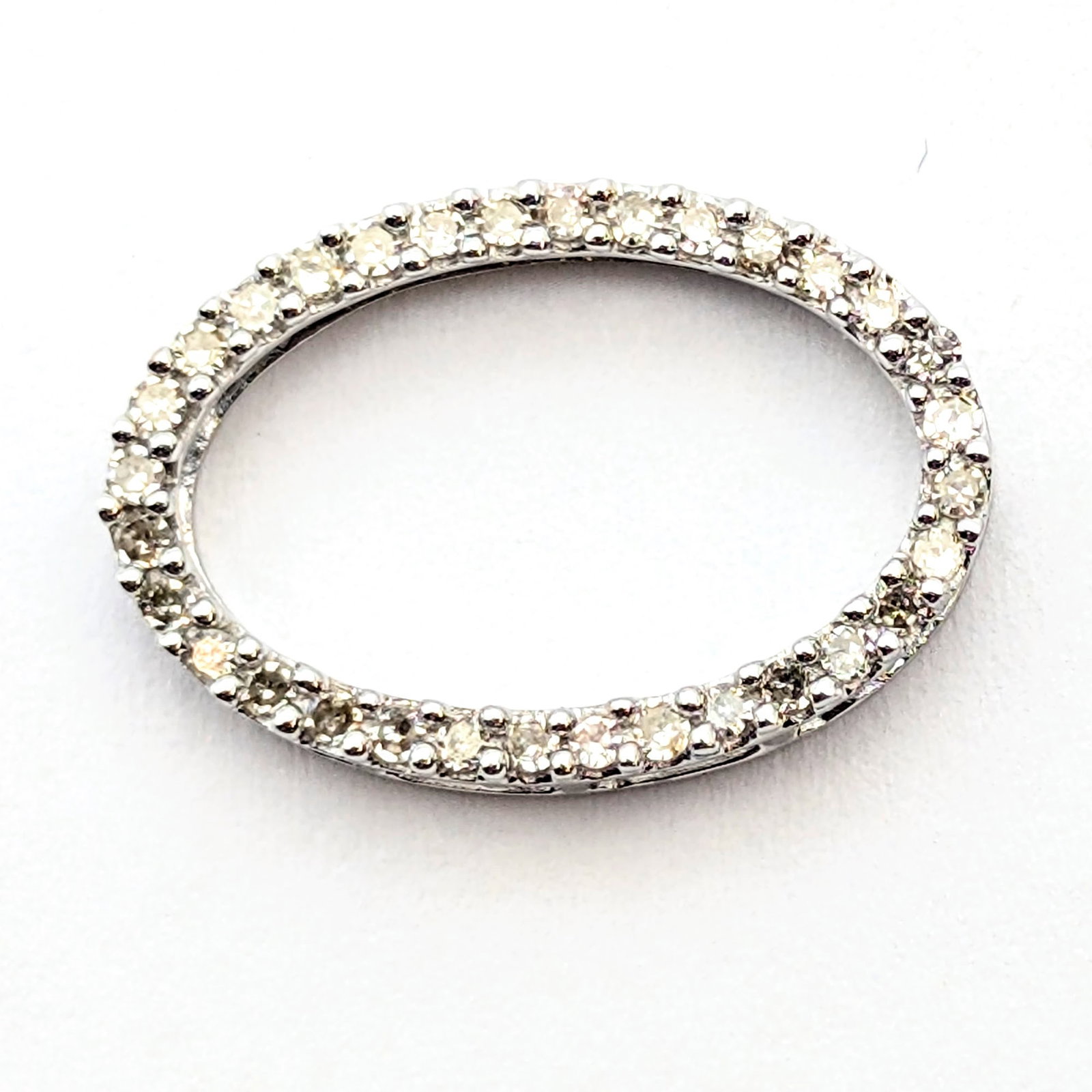 FEATURE- 14K White Gold Pendant w/ 32 Diamonds! 1.25g - 3