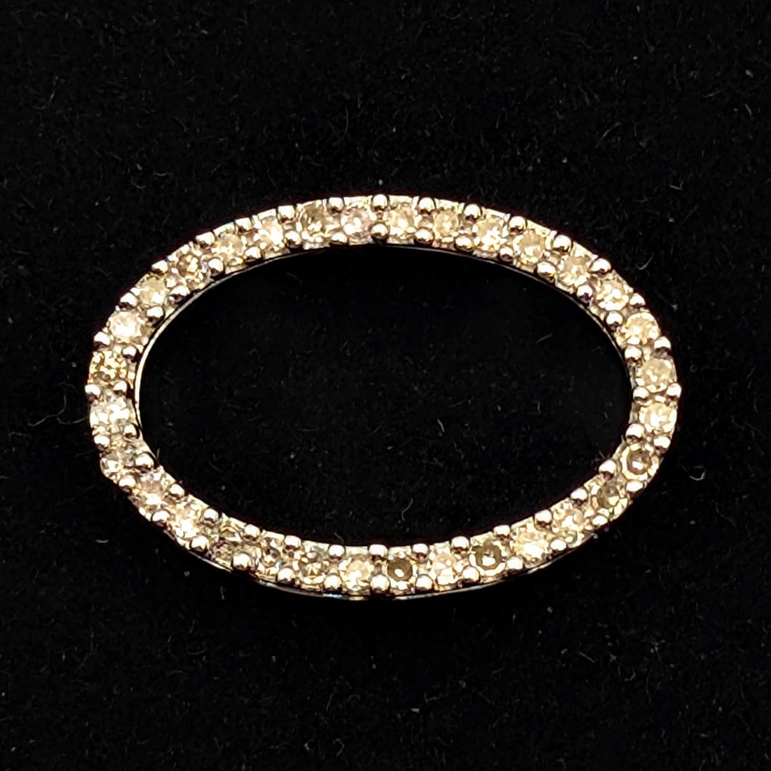 FEATURE- 14K White Gold Pendant w/ 32 Diamonds! 1.25g - 7