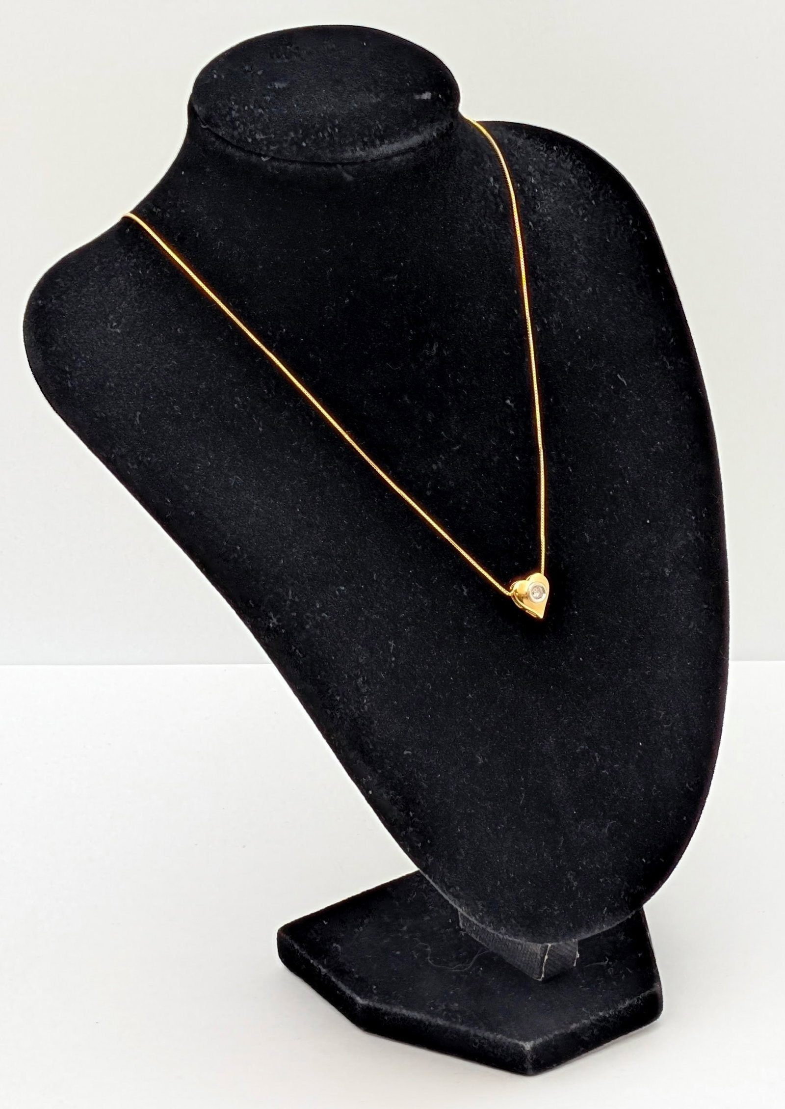 Stunning 14k Gold Necklace w/ Heart Shape Pendant w/ Diamond- 1.69 Grams: _