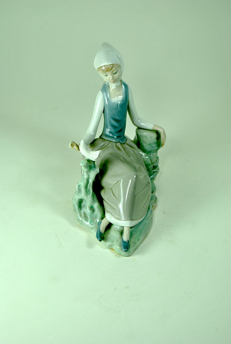Signed Lladro Figurine 'Shepherdess with Dove' (1 of 8)