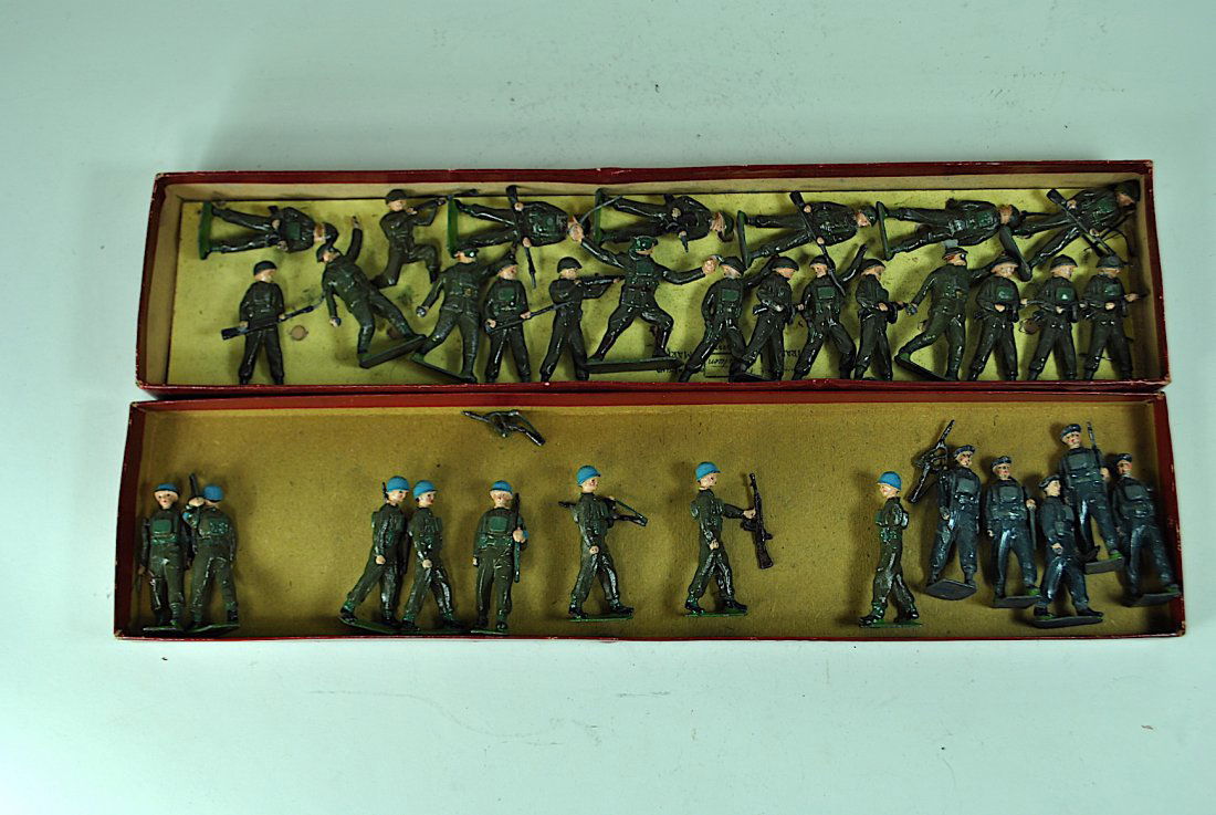 Group of 35 Britains - 3 Sets of Lead British Infantry (1 of 3)