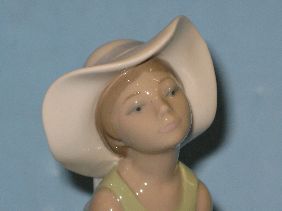 LLADRO FIGURINE 'CURIOUS' - 2