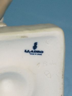 LLADRO FIGURINE 'GIRL TENNIS PLAYER' - 5
