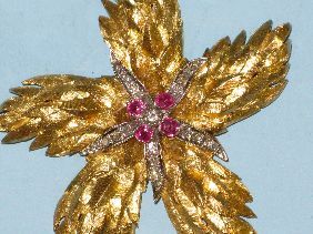 TIFFANY 18K MATCHING EARRINGS & RUBY & DIA BROOCH - 5