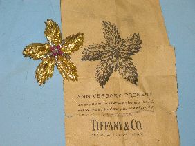 TIFFANY 18K MATCHING EARRINGS & RUBY & DIA BROOCH - 8