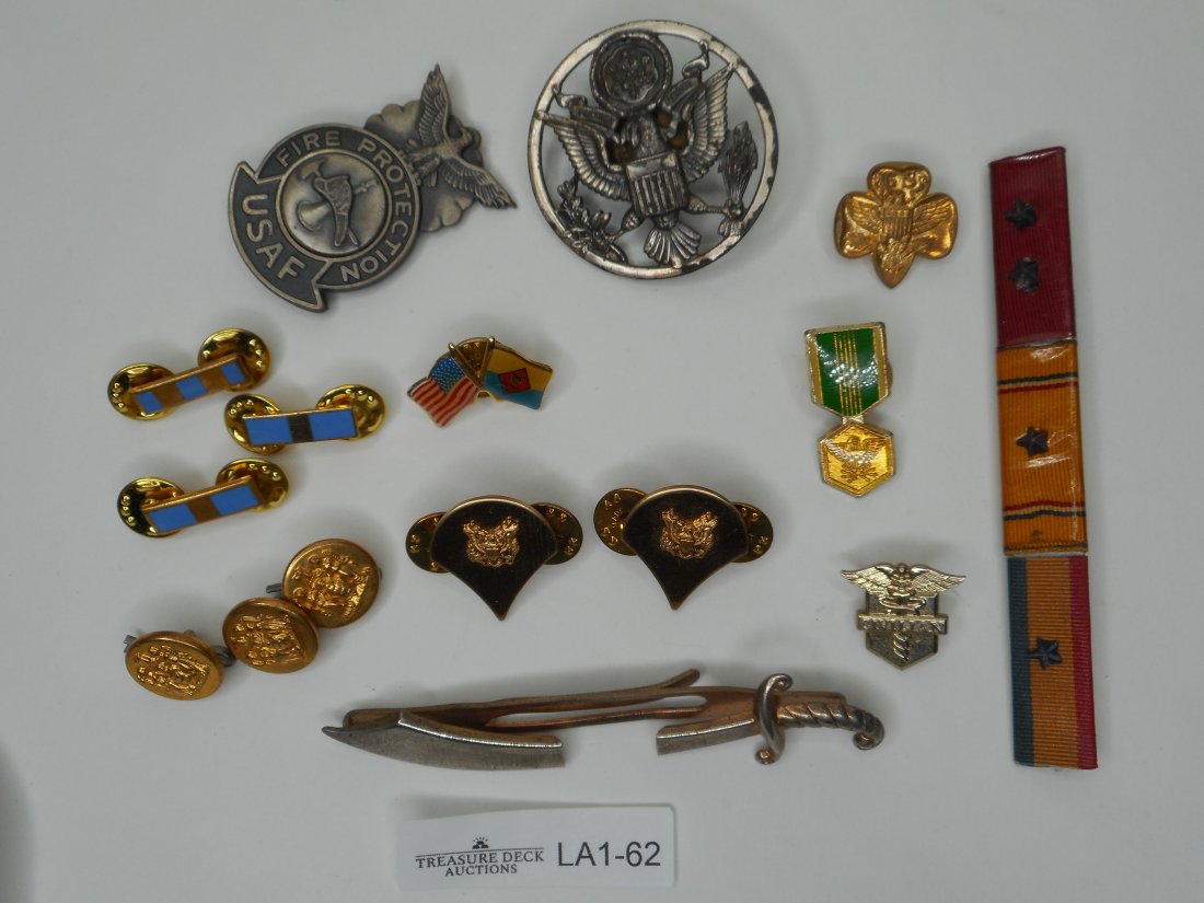 Mixed Lot of USA Guard, Military, First Responder items - uniform buttons, pins, bars (1 of 5)