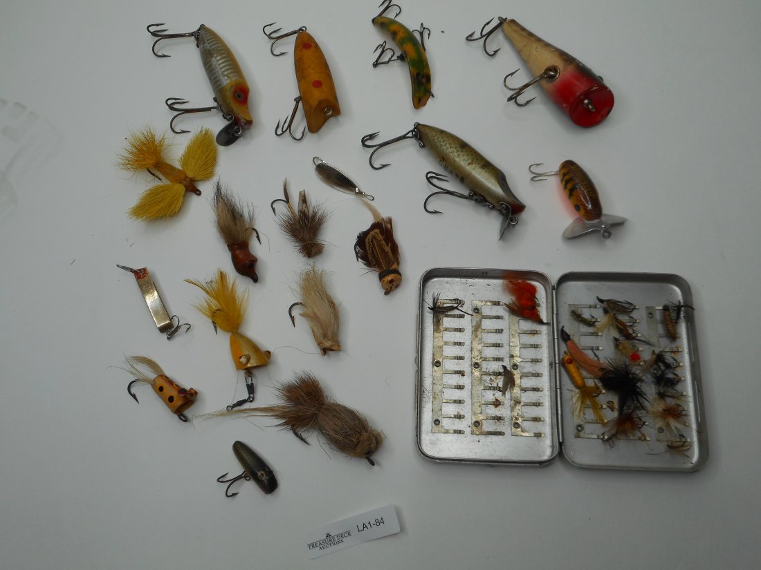 Collection of Antique Fishing Flys and Fishing Lures, Some Wood, Fly case included (1 of 7)