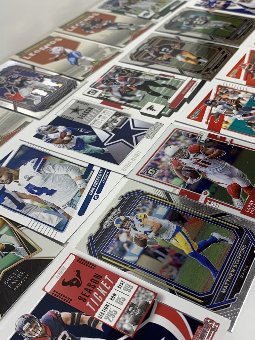 Nice Assortment of Big-Name Football Players NFL Trading Cards, Desirable Player cards (1 of 7)