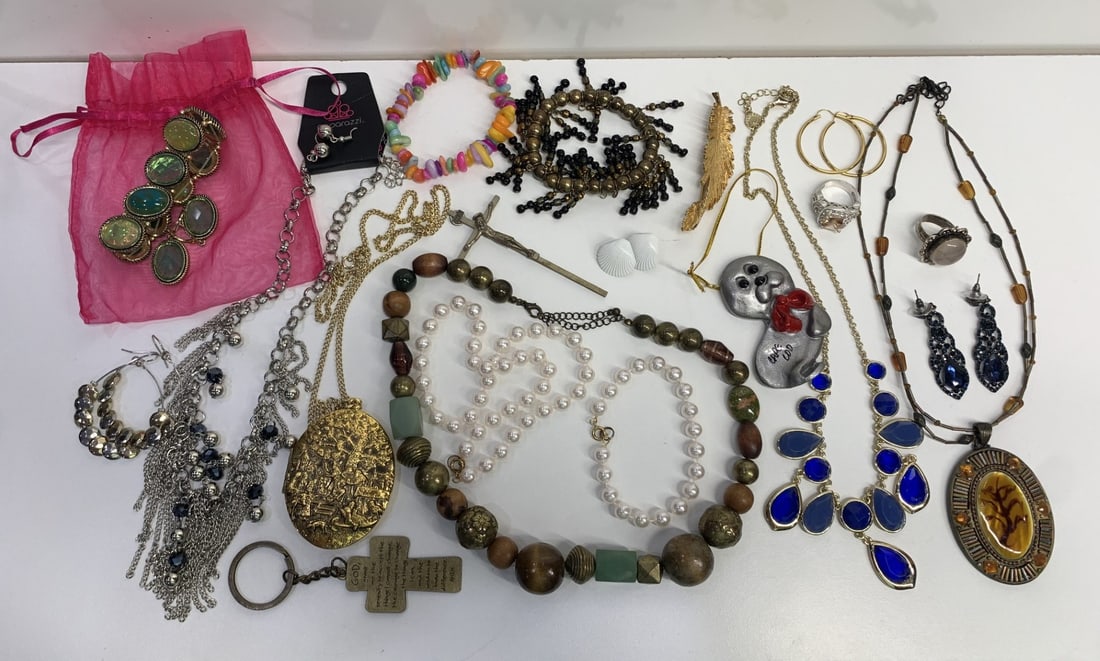Fashion Jewelry Lot, Variety of Styles, Pendants, Beads, Keychain and Cape Cod Seal Ornament: Bidding on this item is acceptance of our posted Auction Policy