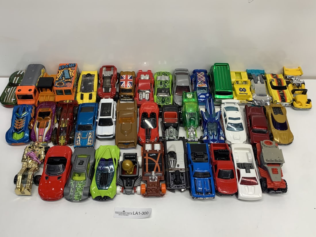 Large Collection of Vintage HOT WHEELS toy cars, assorted Styles: Bidding on this item is acceptance of our posted Auction Policy