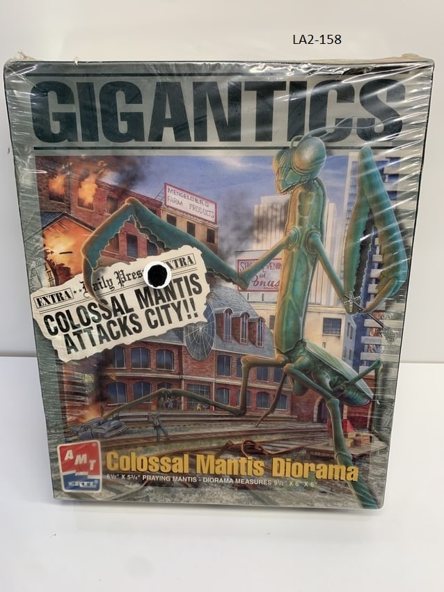 GIGANTICS Colossal Mantis Diorama (6.5 x 5.75" Praying Mantis) New In Box, Shrink-wrapped: Bidding on this item will be indication that the Bidder acknowledges that they have read and agreed to the Terms and Conditions posted to this Auction