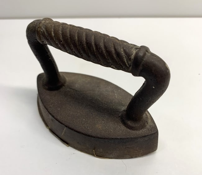 Antique Clothes Iron / Paper Weight, Cast Iron , 4.25 inches (1 of 4)