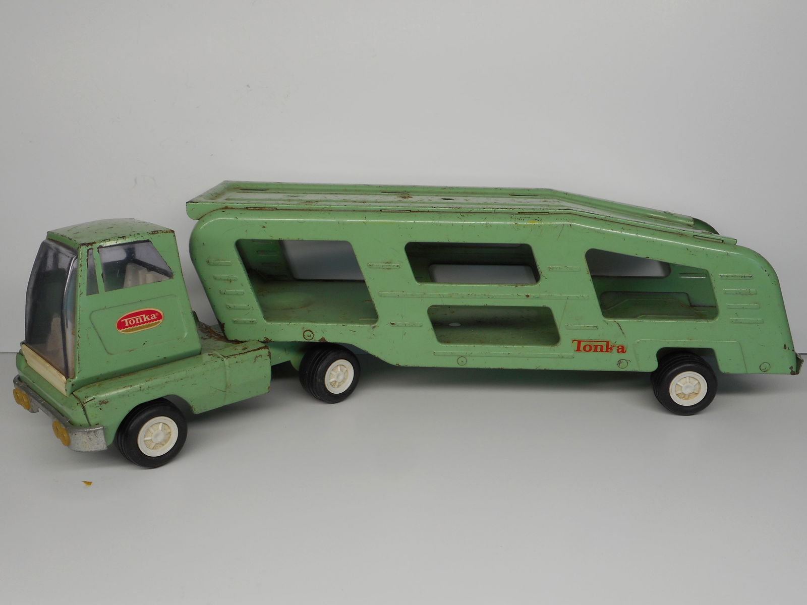 Vintage Metal Pressed Steel Light Green TONKA Truck & Removable Trailer, Car Carrier, 18 inches (1 of 9)