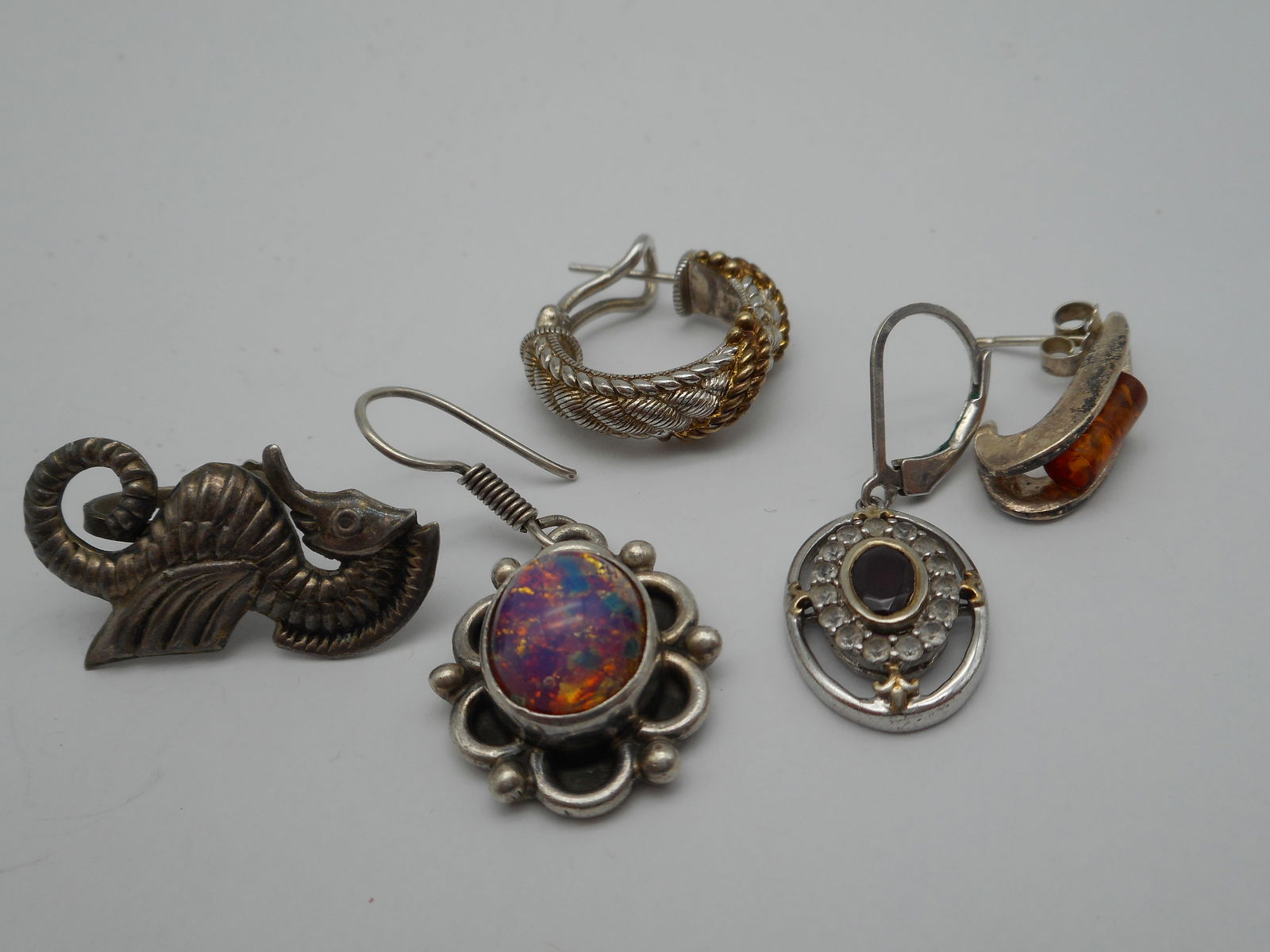 Mixed Lot of Single Sterling Earrings (no pairs), Incl. 925, Sterling, Judith Ripka, Amber: Bidding on this item will be indication that the Bidder acknowledges that they have read and agreed to the Terms and Conditions posted to this Auction