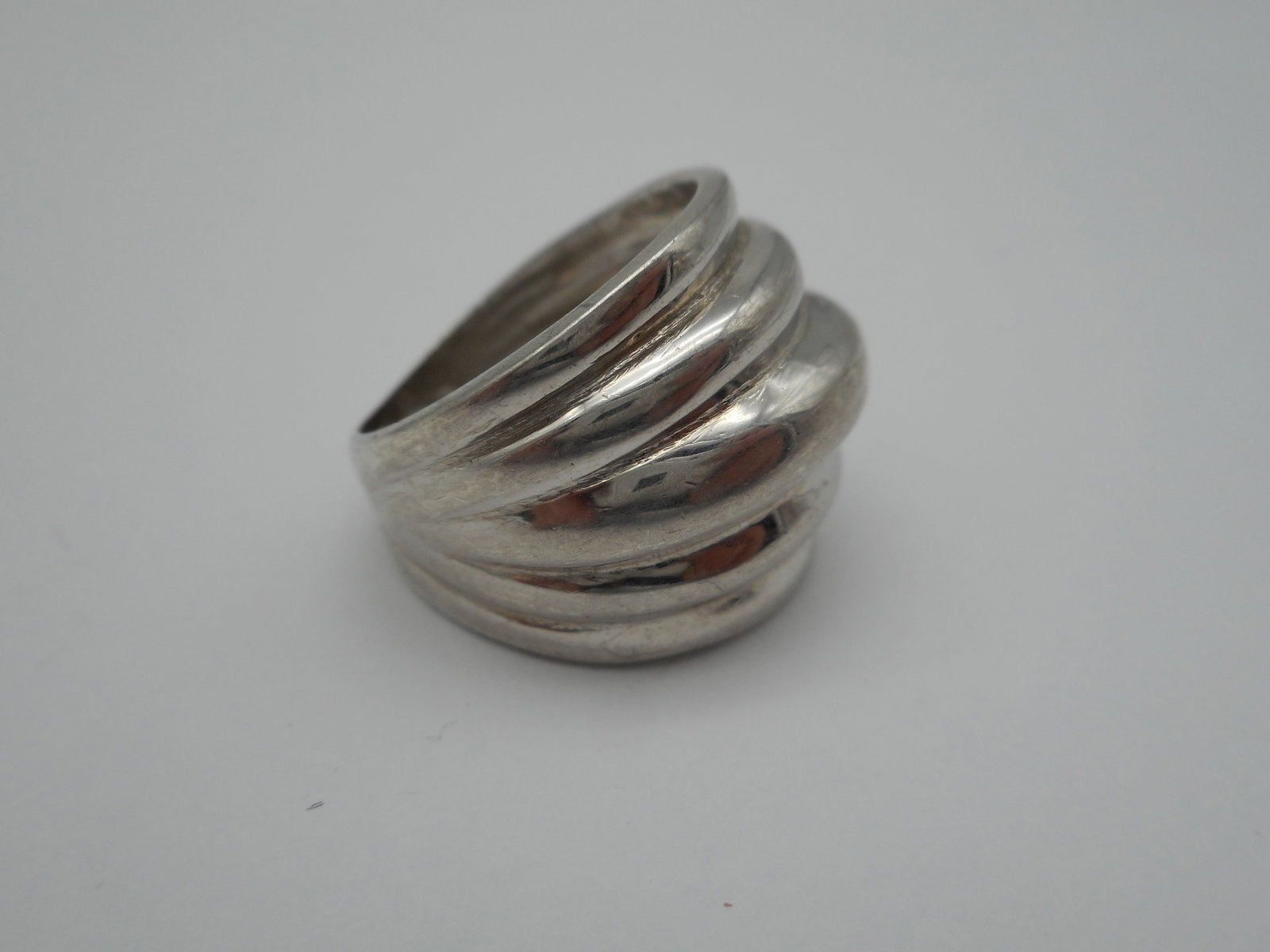 Puffy Ribbed Design Sterling Silver Ring, Stamped PREX 925, Size 6: Bidding on this item will be indication that the Bidder acknowledges that they have read and agreed to the Terms and Conditions posted to this Auction