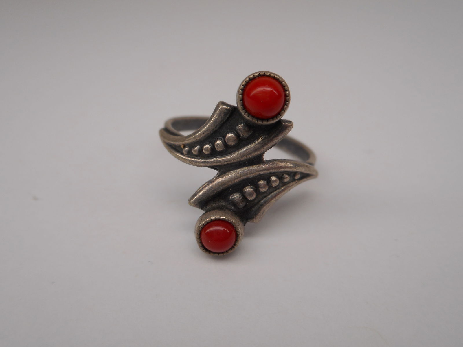 Bypass Design Silver Ring with Round Red Stones, Hallmarked, Size 6.5 (1 of 3)