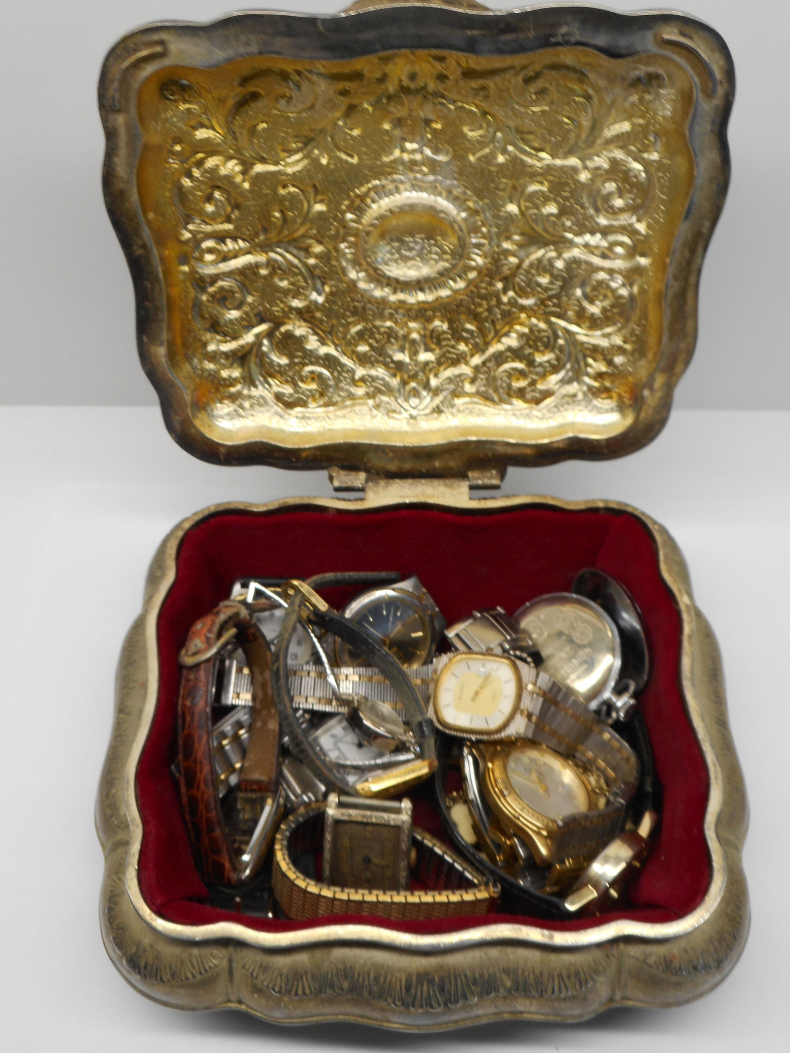 Wrist watches and pocket watch (parts, repair) in ISC Silver Plated Red Velvet Jewelry/Trinket Box (1 of 7)