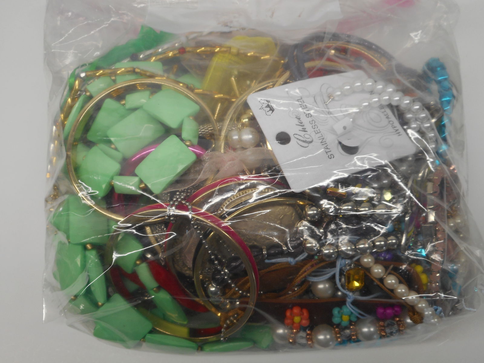 Nice Pile of Costume Fashion Jewelry, Most Wearable, Craft, Repair, Various Styles, Some Tangled (1 of 3)