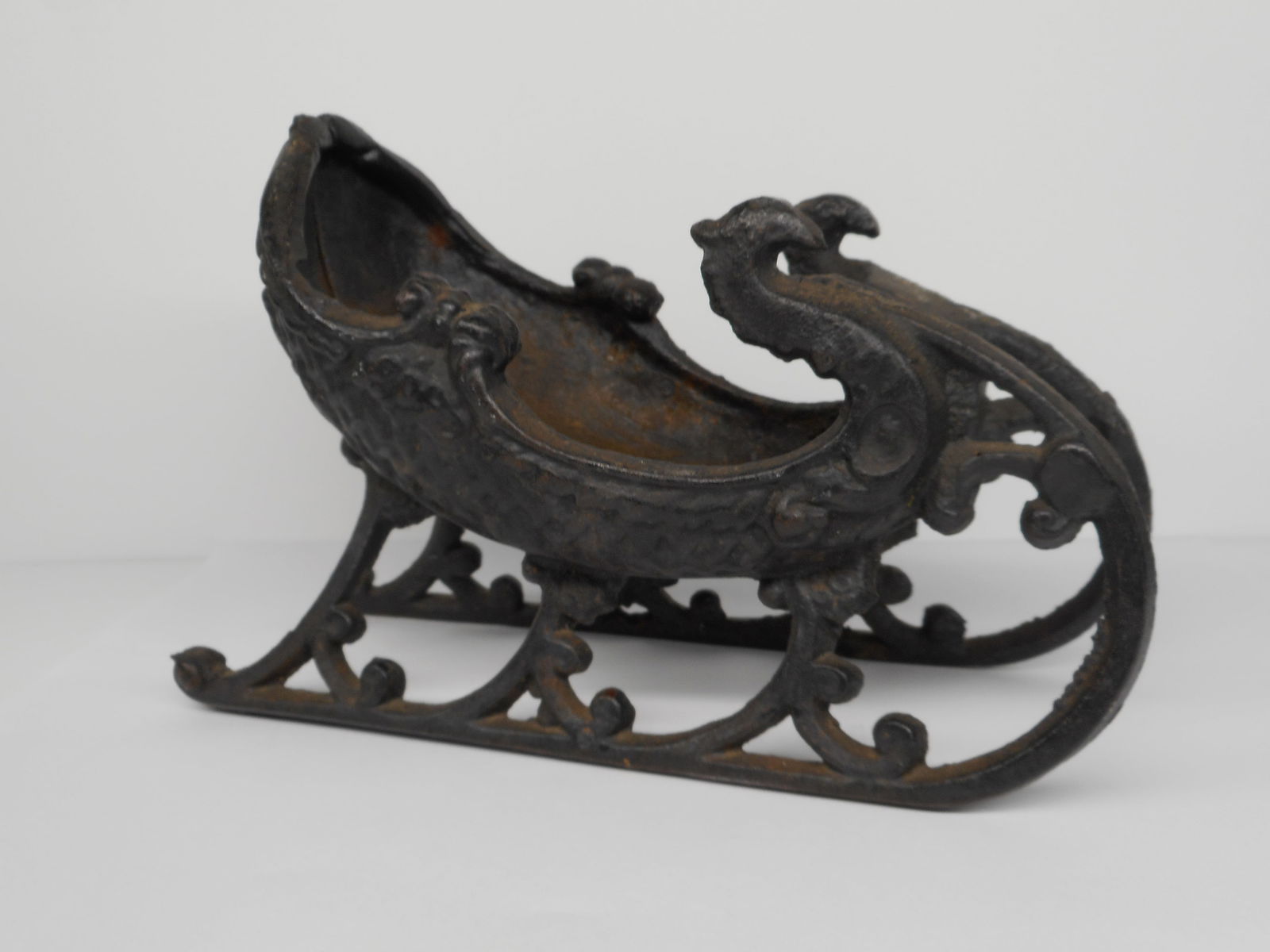 Vintage Matte Black Cast Iron Winter Open Sleigh, Christmas Sled, 7.5 inches long: Bidding on this item will be indication that the Bidder acknowledges that they have read and agreed to the Terms and Conditions posted to this Auction