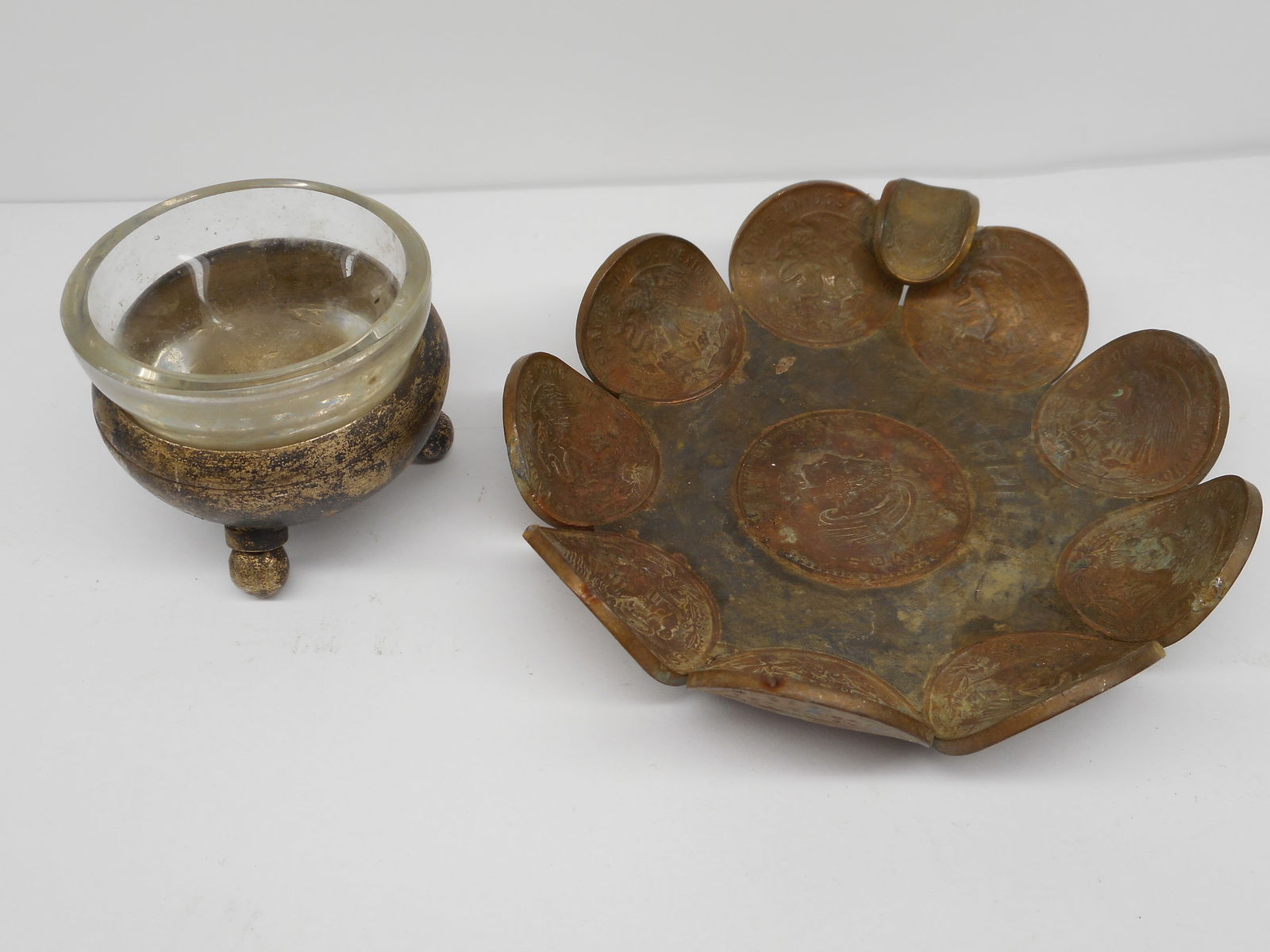 Small Windsor Plaque Chile footed ring dish/glass bowl & Antique Ashtray/Coin Tray Made from Coins (1 of 5)
