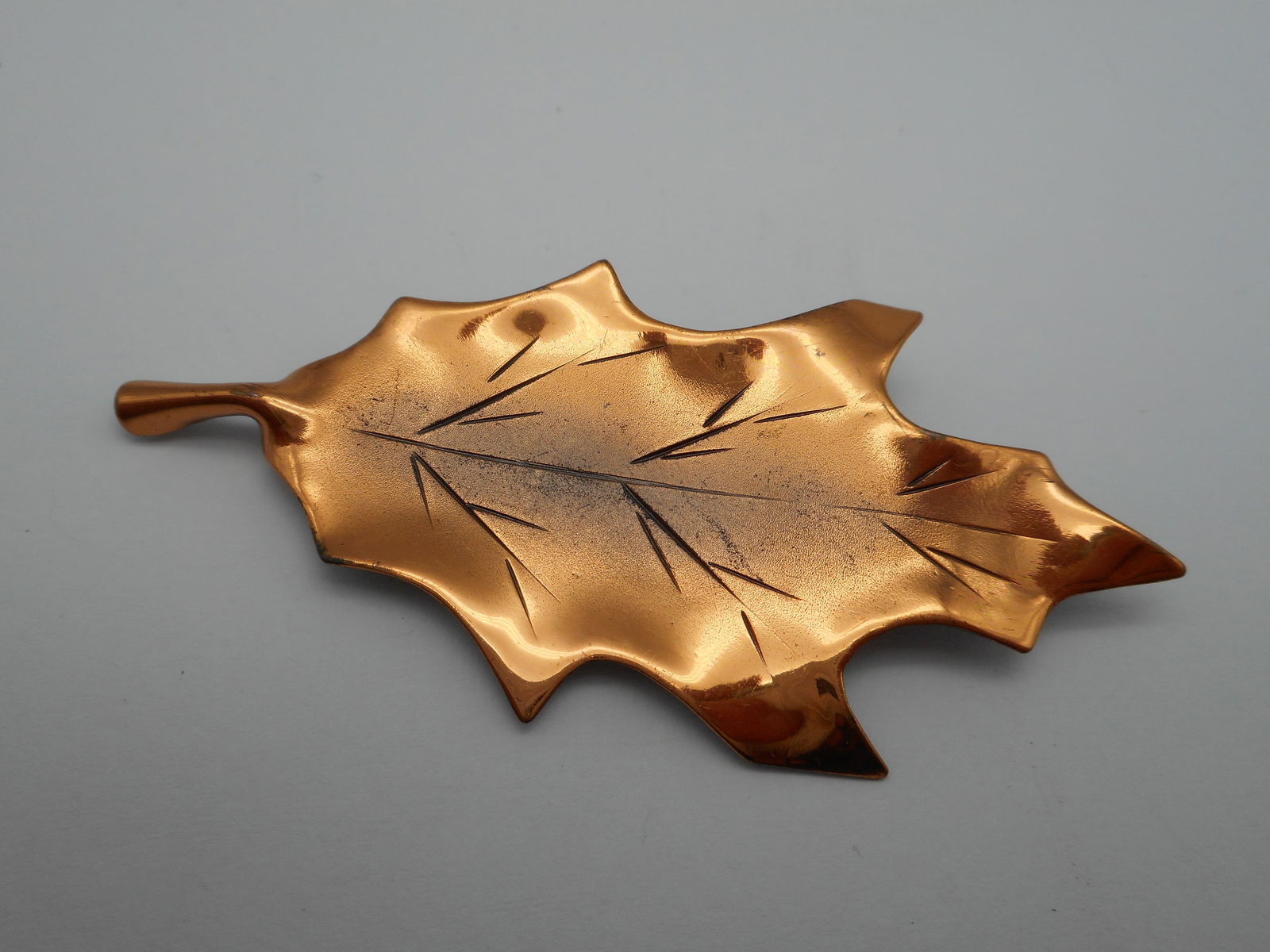 Mid Century Hallmarked Stuart Nye Solid Copper Maple Leaf Brooch Pin, 2.5 inches (1 of 4)