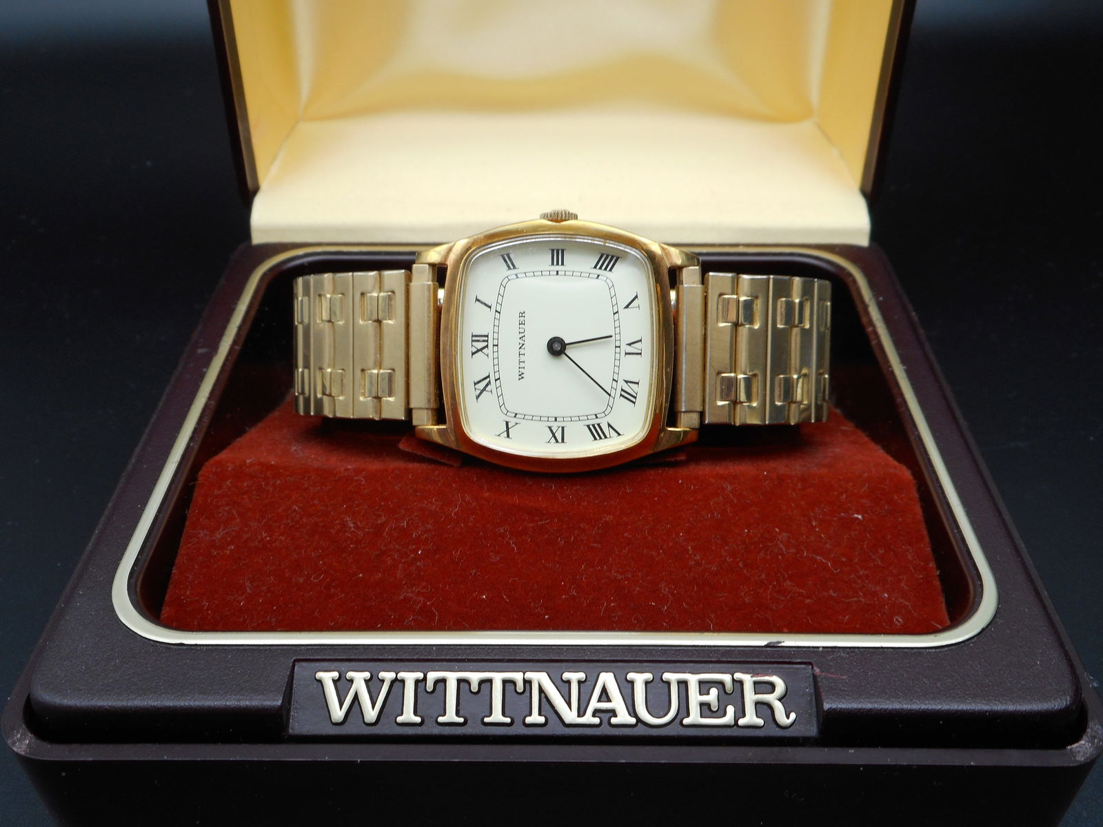 Vintage WITTNAUER Wristwatch with Expander Stretch Band, Gold Toned, In Original Hard Case (1 of 4)