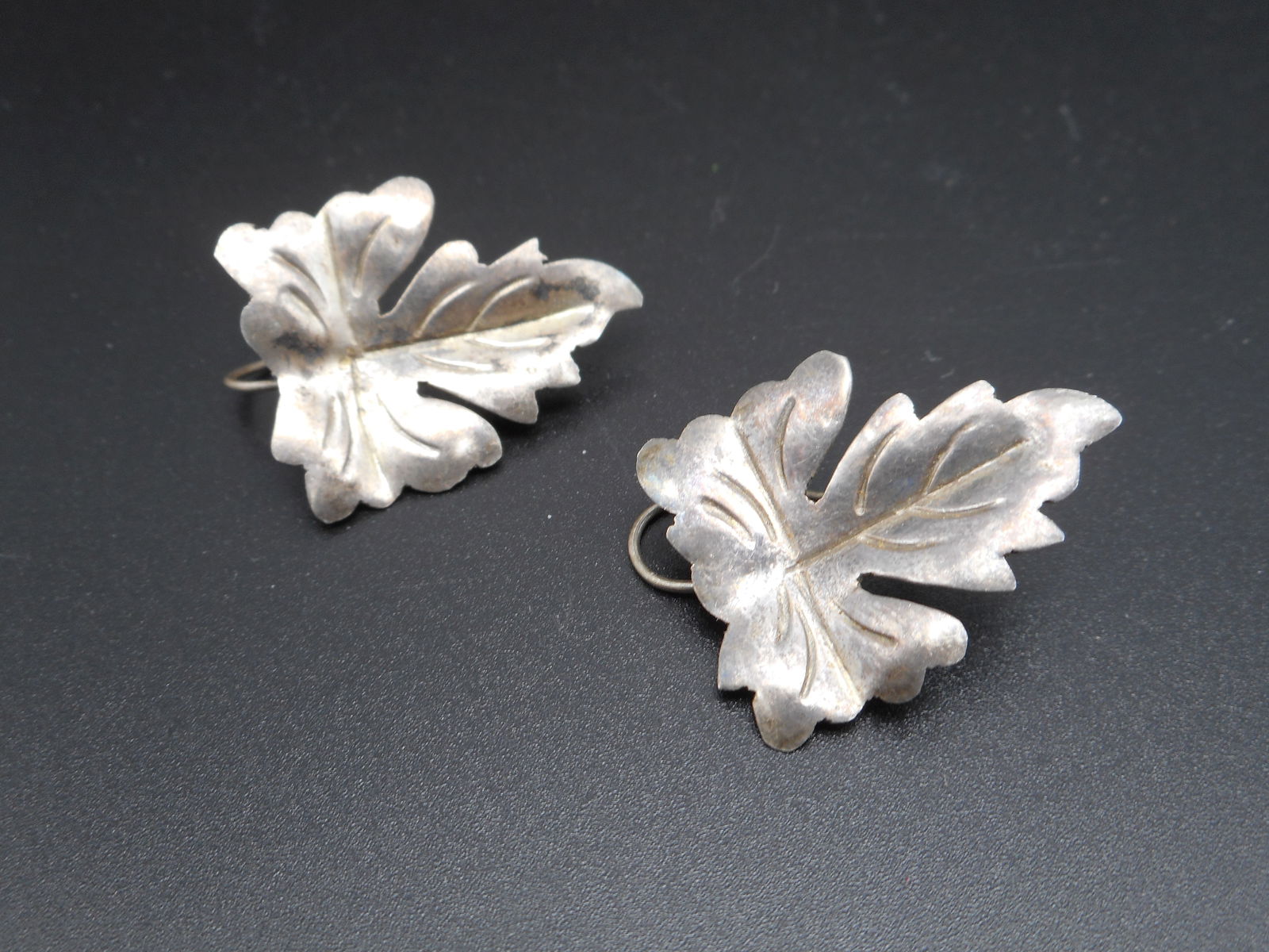 Pair of Oak Leaf Sterling Silver Earrings, Mexico 925 with Makers Mark, 1 inch (1 of 3)