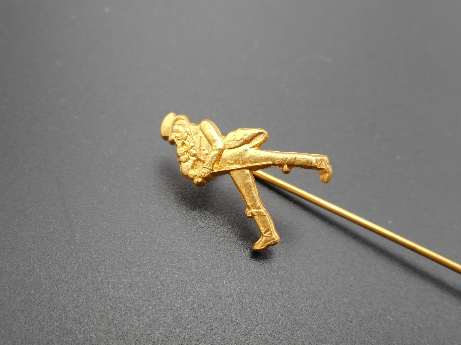 Vintage Johnnie Walker Whiskey Stick Pin, Striding Man Logo, Gold Toned, 2 Inches (1 of 3)