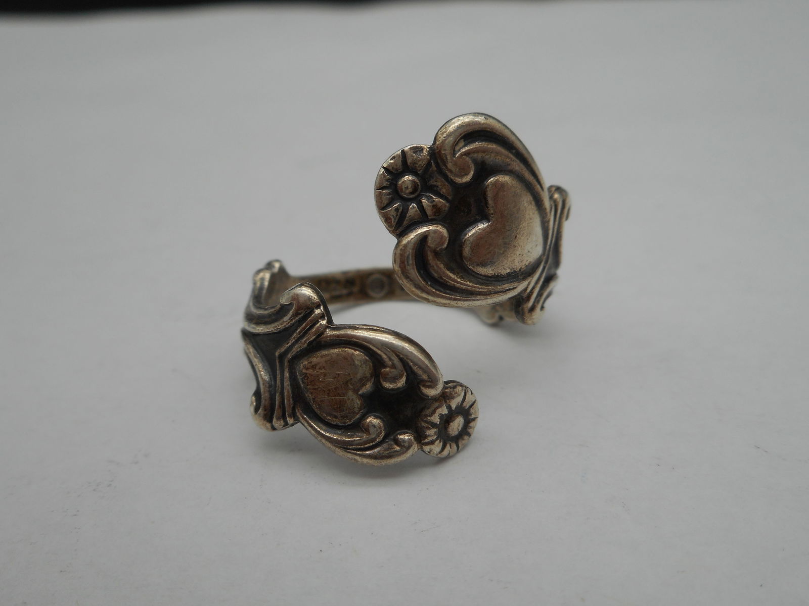 Vintage AVON Sterling Silver Heart Flower Treasured Hearts Wraparound Ring, Size 8.5 (1 of 3)