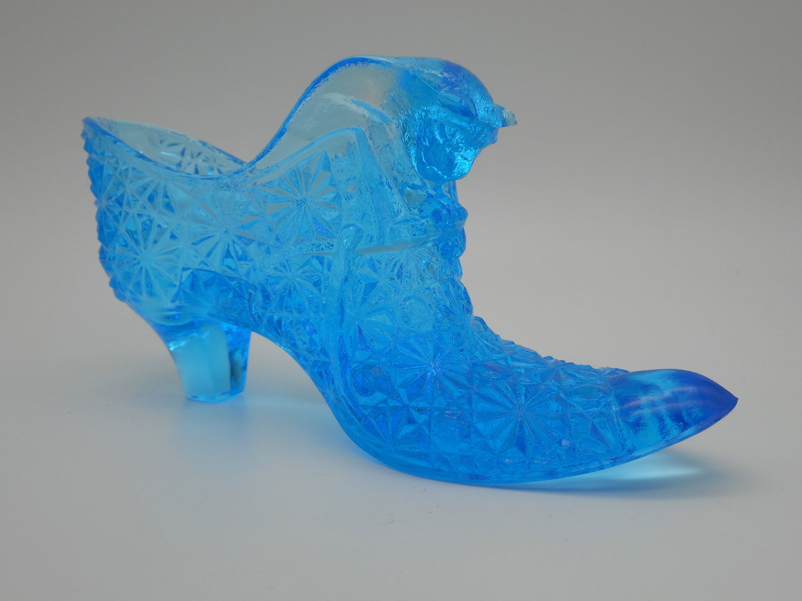 Blue Glass Slipper, Colonial Shoe with Cat Head, 5.5 inches long: Bidding on this item will be indication that the Bidder acknowledges that they have read and agreed to the Terms and Conditions posted to this Auction