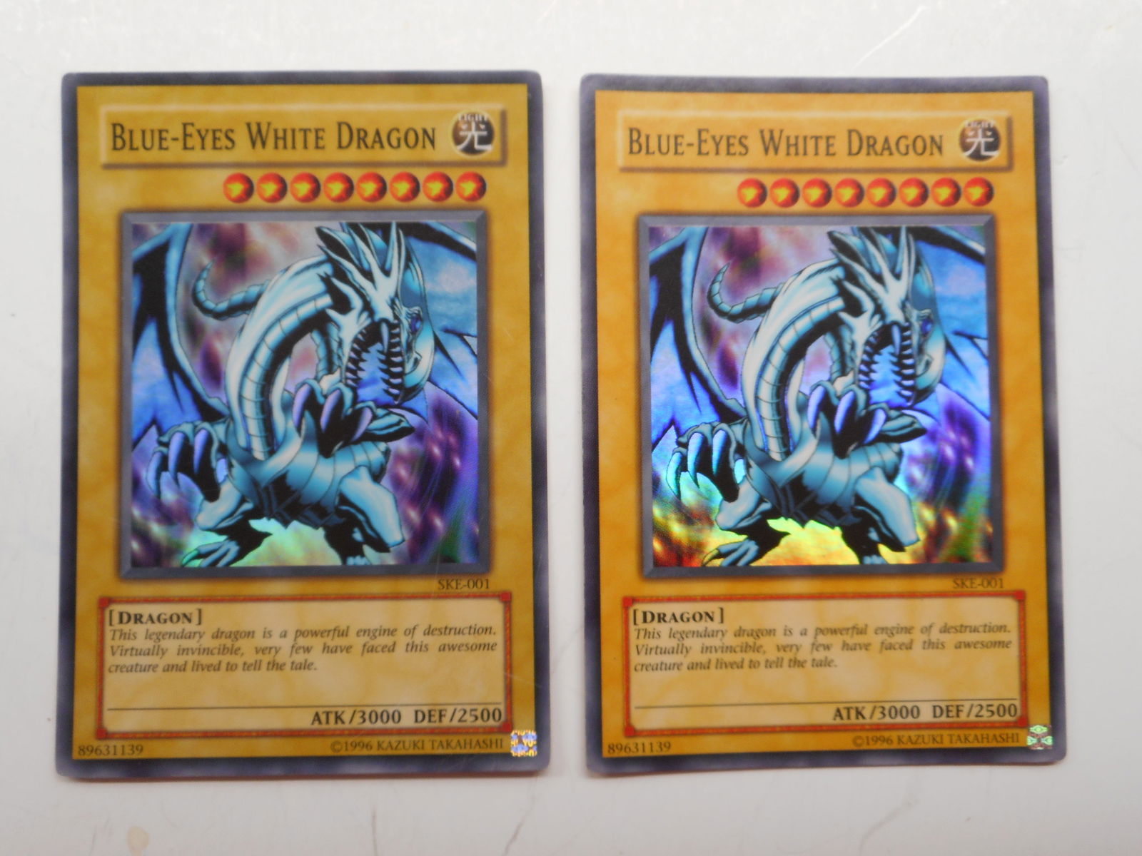 2 x Super Rare BLUE-EYES WHITE DRAGON SKE-001, 1996 Holographic Yi-Gi-Oh! TCG Trading Cards (1 of 5)