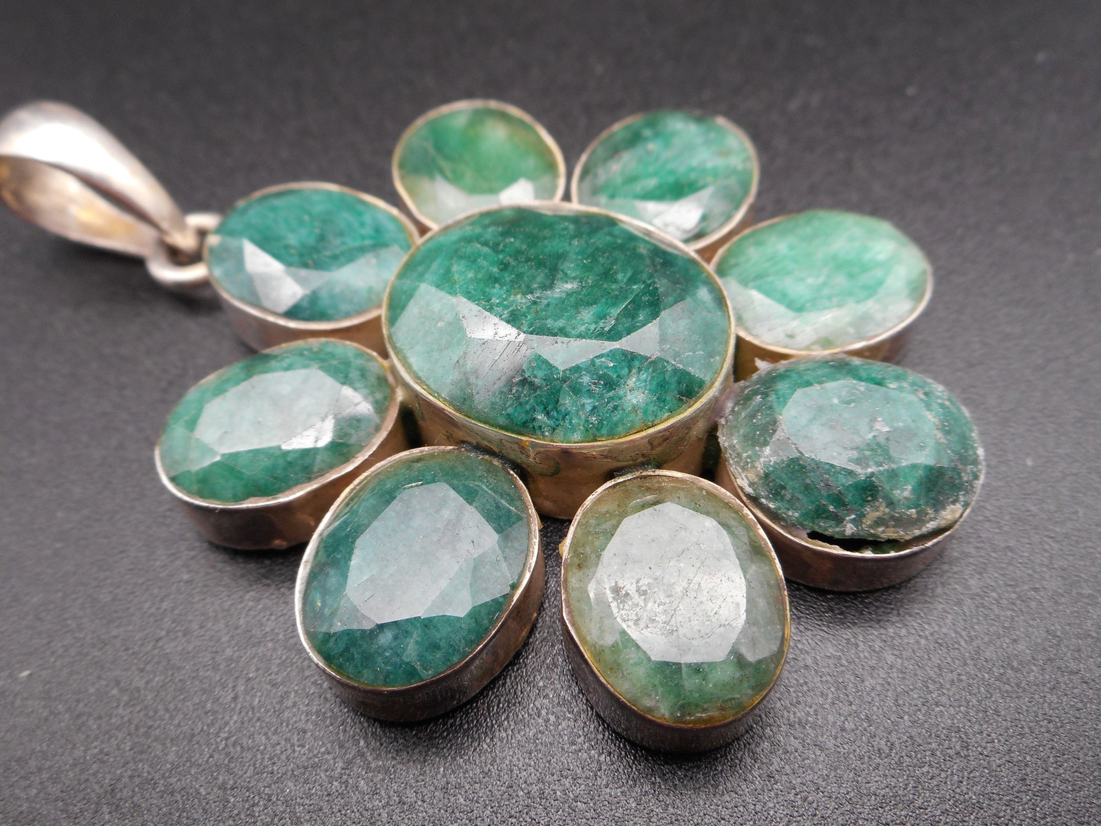 Floral Oval Cut Polished Emerald Natural Stone Pendant, 2 inches, Sterling Silver, Marked 925: Bidding on this item will be indication that the Bidder acknowledges that they have read and agreed to the Terms and Conditions posted to this Auction