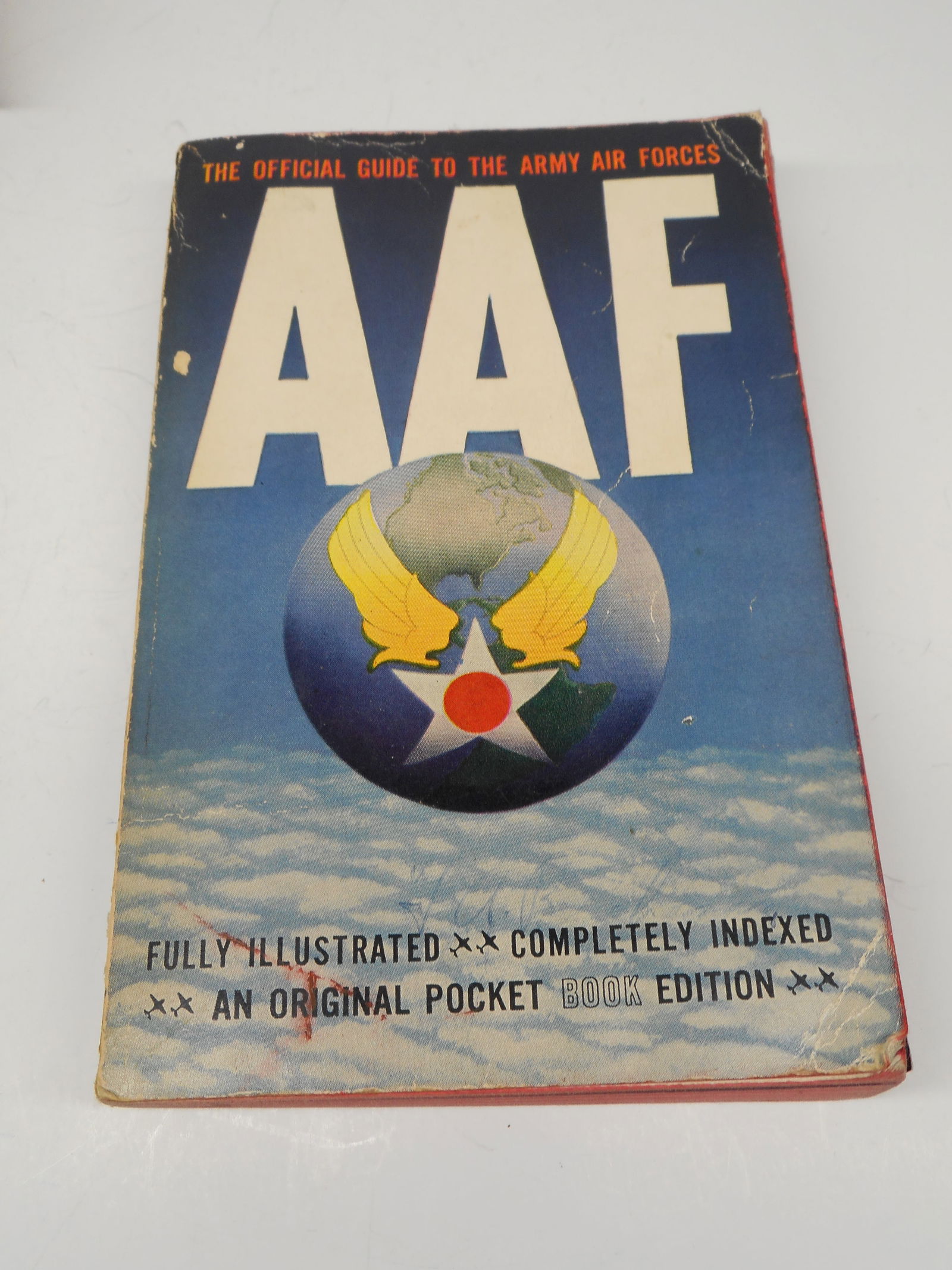 Official AAF Guide Book, Army Air Forces Pocket Guide, Fully Illustrated, dated 1944, Paperback (1 of 6)