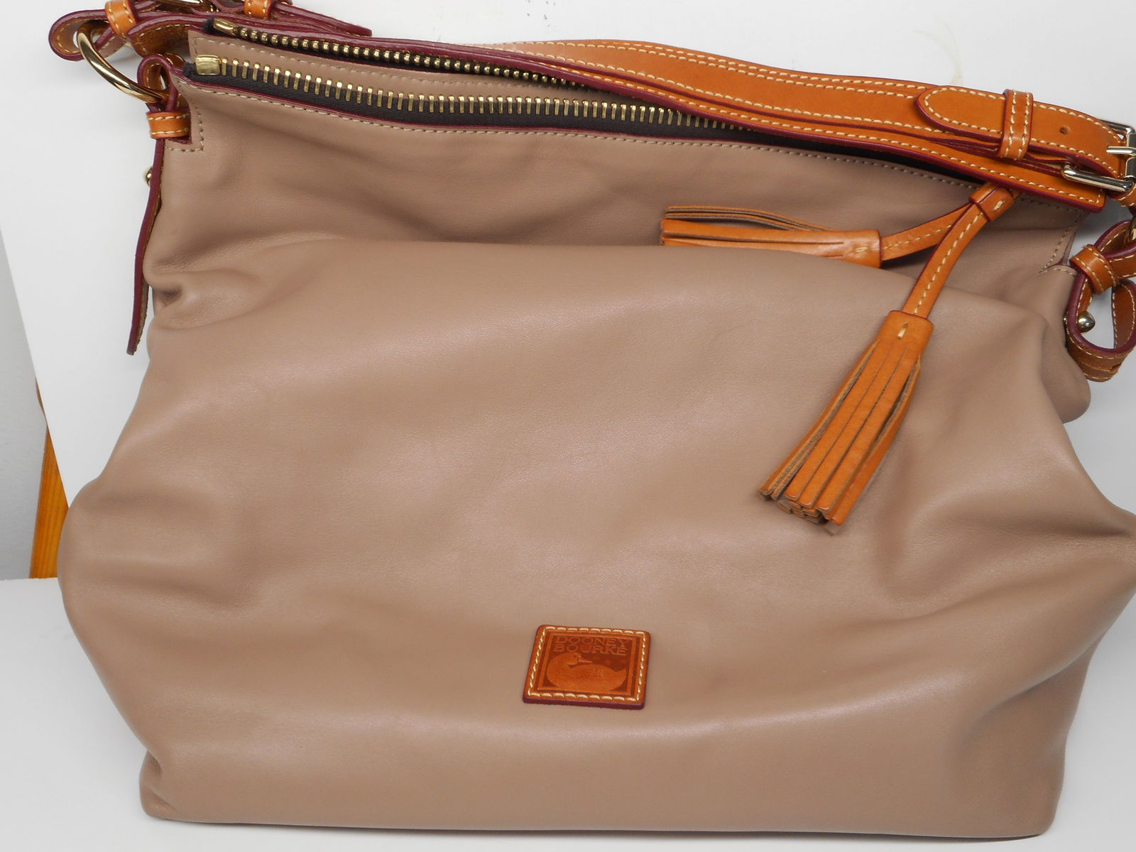 Dooney & Bourke Smooth McKenzie Sac Hobo Shoulder Bag, Purse, Pink Lining, Pre-Loved (1 of 8)