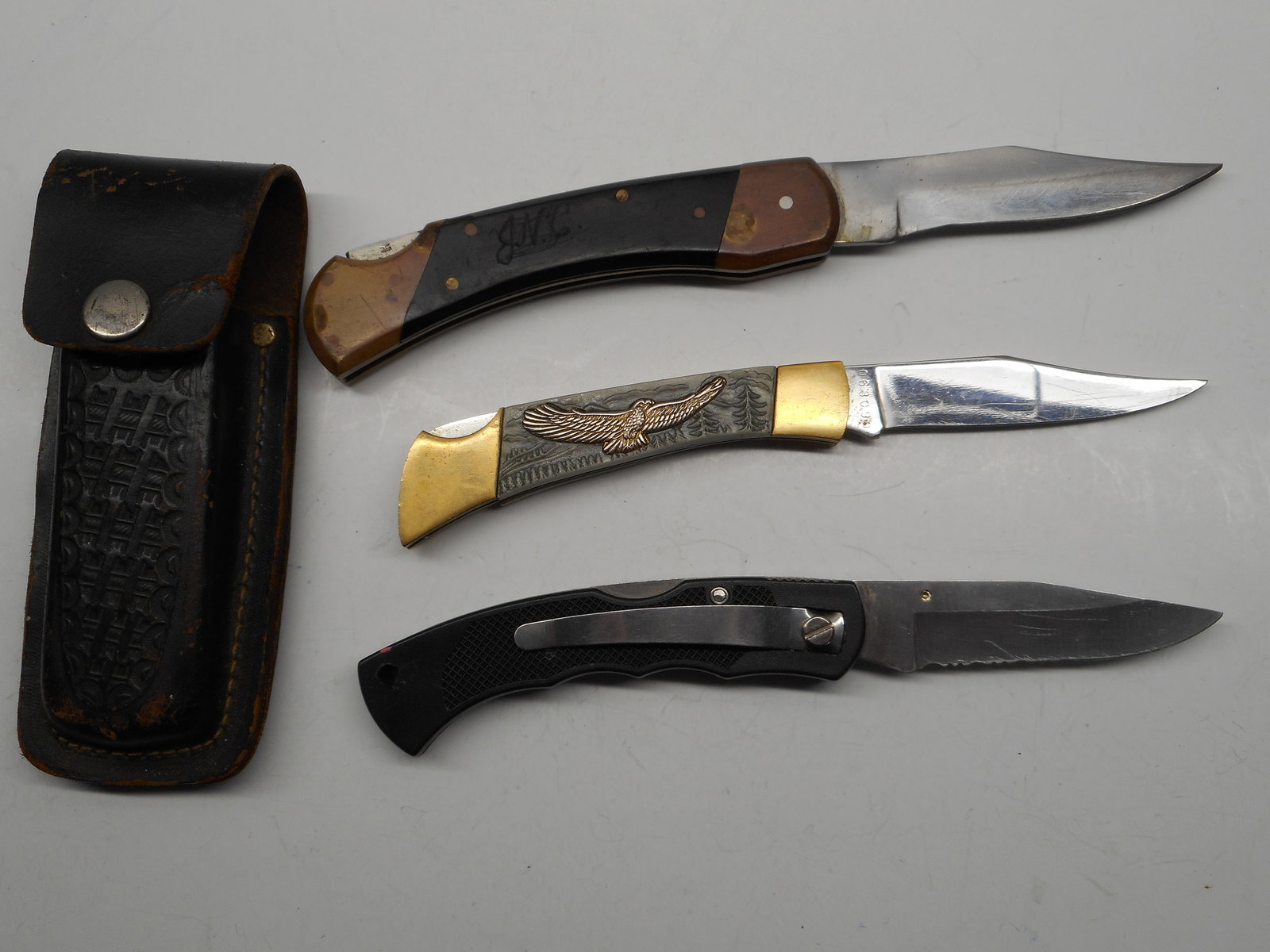 Collection of Folding Pocket Knives, about 4.5 inches folded, One with Case (1 of 5)