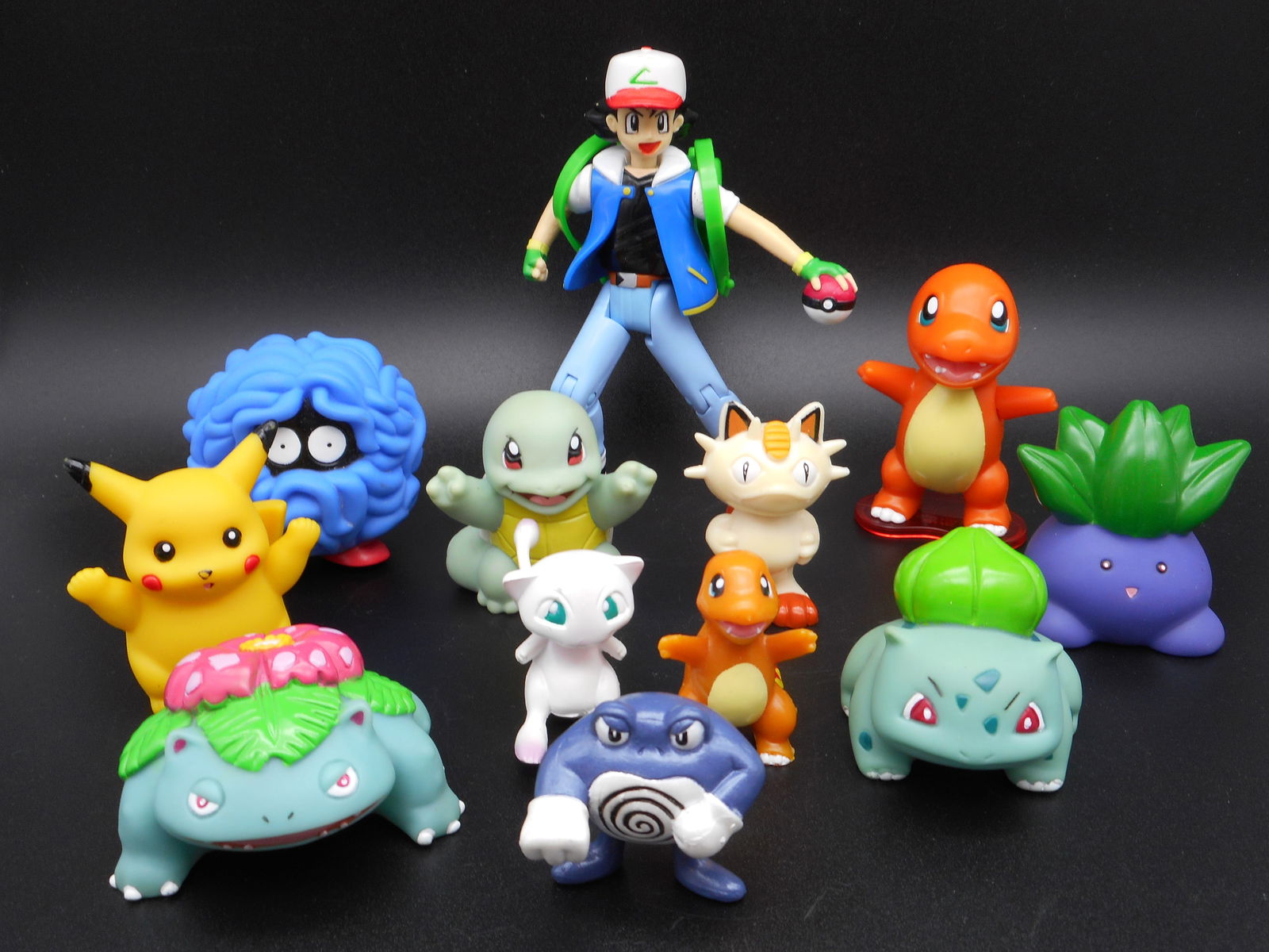 1999 / Vintage Assorted Pokemon Character Toys, Bulbasaur, Pikachu, Trainer, and Others (1 of 6)