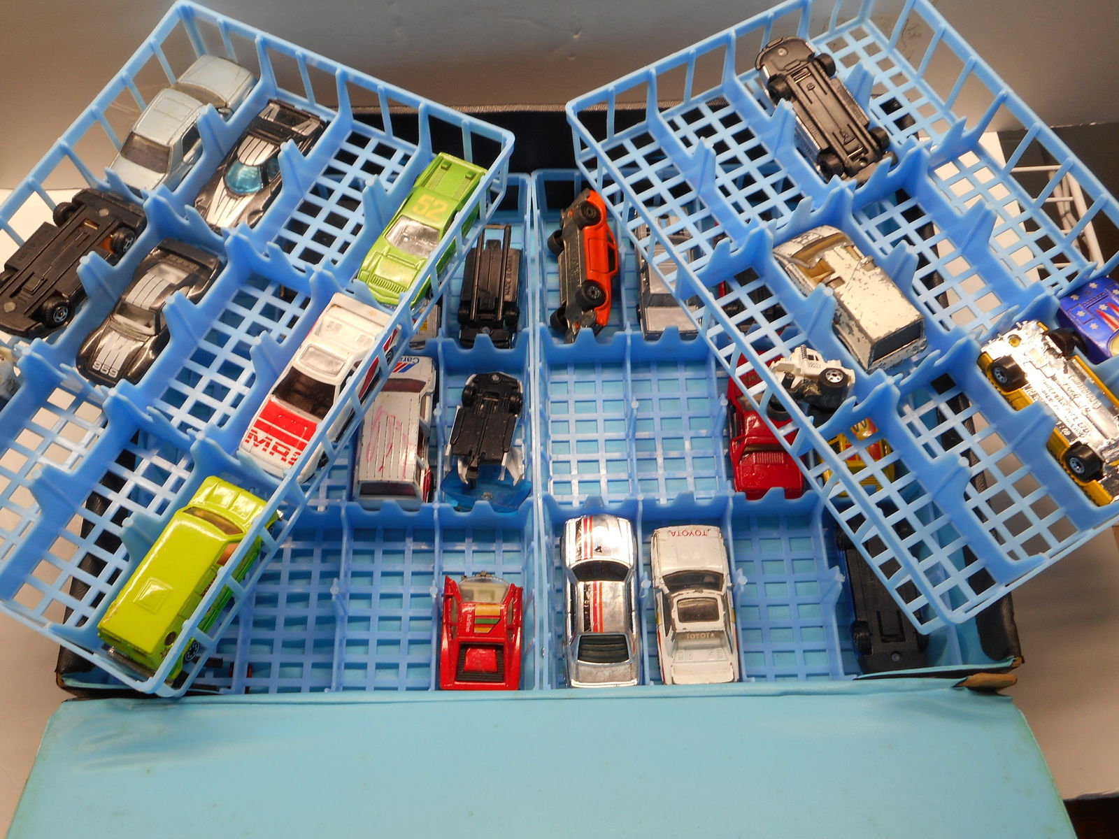 Vintage MACHBOX Car Carry Case with Assorted Toy Cars in Sorting Trays, Case and Cars Worn (1 of 5)