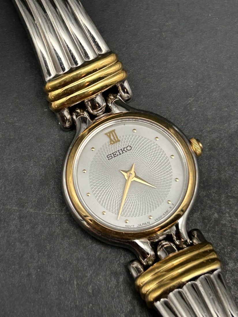 Seiko Vintage Two-Tone Off-White Dial Quartz Watch-V400-1229, Needs Battery: Bidding on this item will be indication that the Bidder acknowledges that they have read and agreed to the Terms and Conditions posted to this Auction