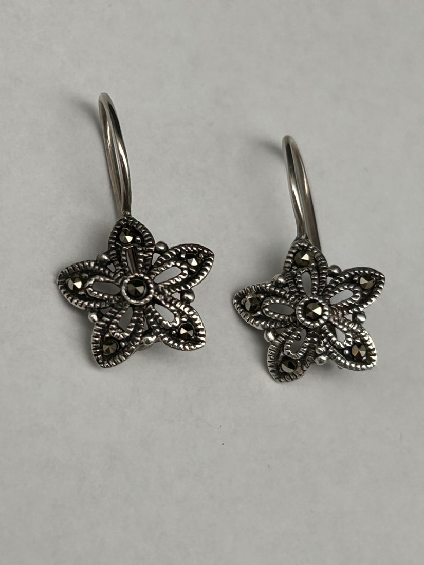 Lovely Pair of Sterling and Marcasite Daisy Earrings, Kidney Ear Wire, Flowers are 1/2-inch, 925: Bidding on this item will be indication that the Bidder acknowledges that they have read and agreed to the Terms and Conditions posted to this Auction