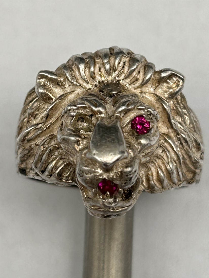 Large Sterling Silver Lion Head Ring with Ruby Eyes and Mouth - Missing One Stone, Size 10 (1 of 4)