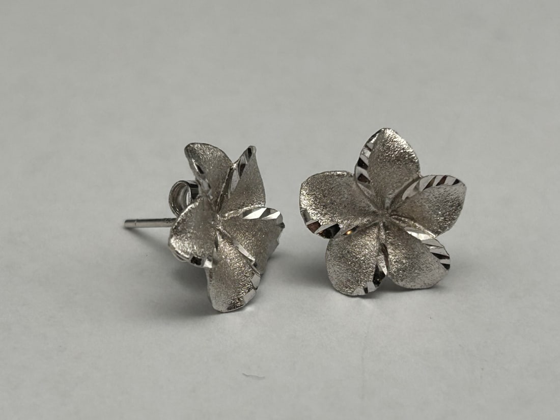 Diamond Cut Silver Hawaiian Plumeria Flower Stud Earrings, 1/2-inch, Marked 925: Bidding on this item will be indication that the Bidder acknowledges that they have read and agreed to the Terms and Conditions posted to this Auction