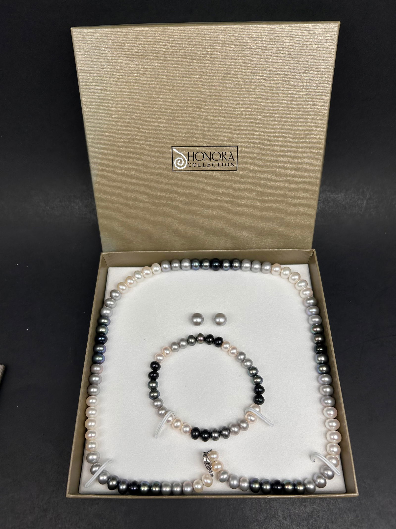 Fine HONORA Cultured Pearl Gray Black White Necklace Bracelet Earrings Set In Box (1 of 4)