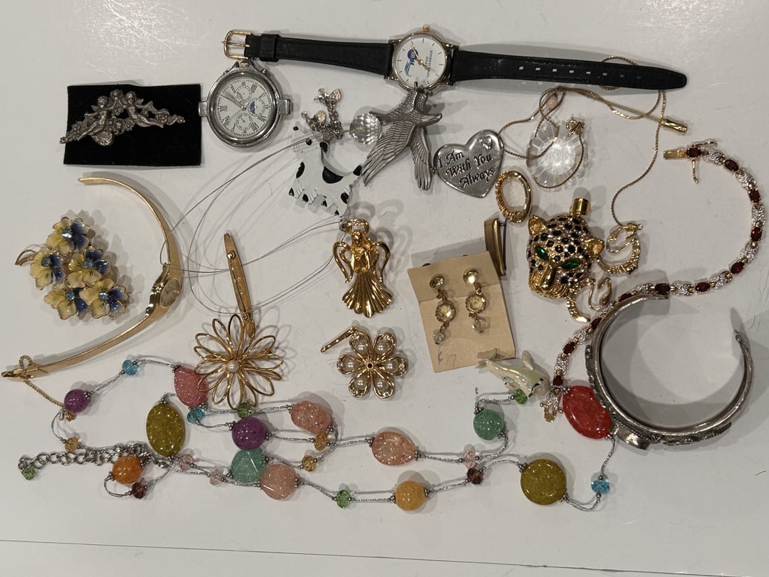 Vintage Collection of Miscellaneous Fashion Jewelry, Watches (1 of 6)