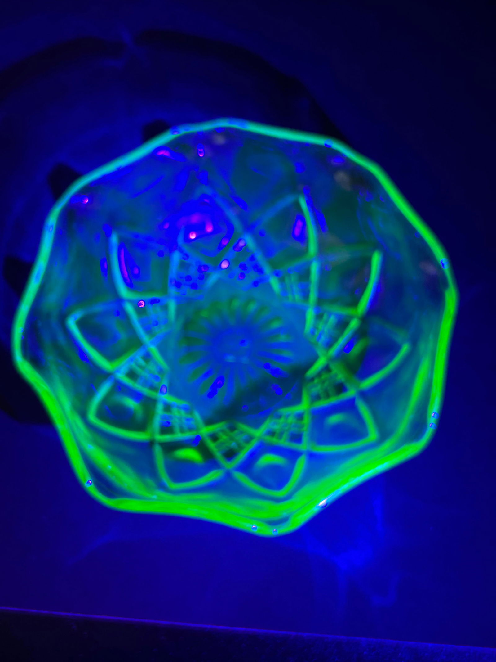 Uranium Glow with UV Light, Hazel Atlas Green Glass Berry Bowl, Diamond Pattern, Vintage, 4.5" (1 of 5)