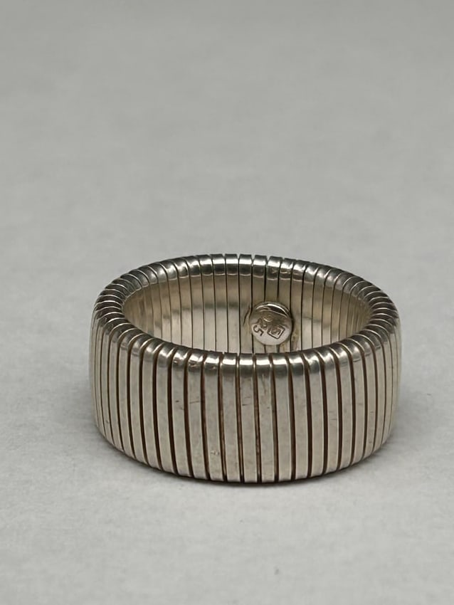 Vintage Sterling Silver 925 Stamped Flexible Stretch-Band Ring, Approximate Size 8: Bidding on this item will be indication that the Bidder acknowledges that they have read and agreed to the Terms and Conditions posted to this Auction