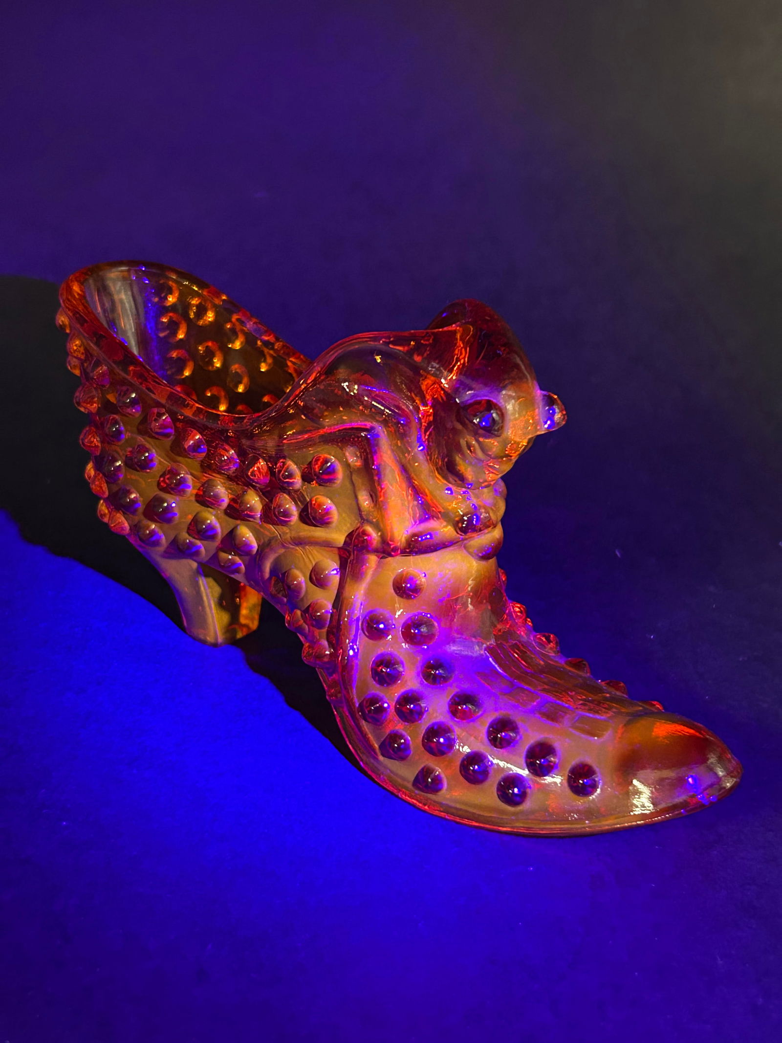 Wonderful Fenton Colonial Amberina Hobnail Glass Cat Head Shoe, Cadmium Glow Under UV light (1 of 5)