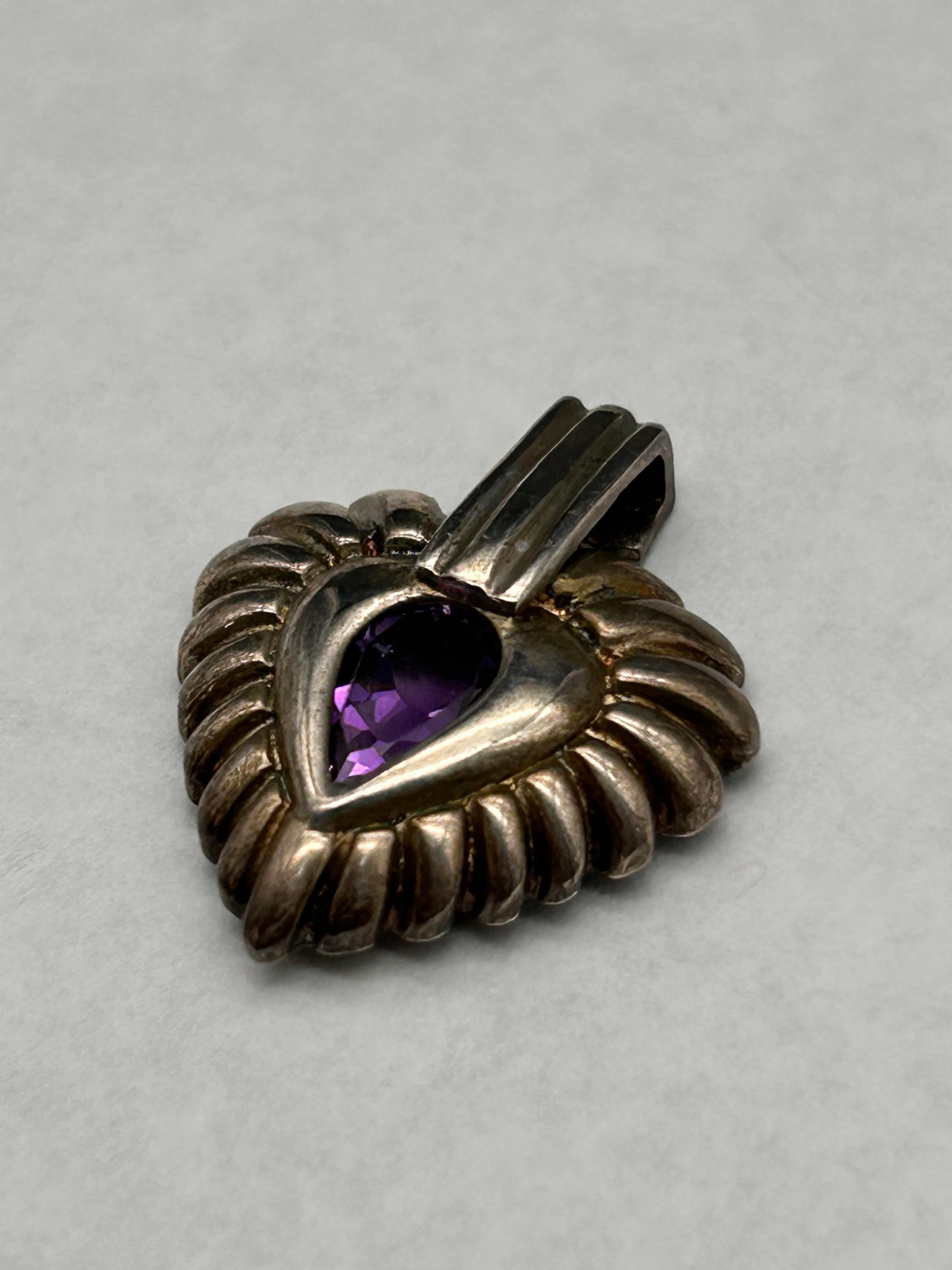 Amethyst Center Scalloped Heart Pendant, Marked 925, 3/4", Stationary Bale: Bidding on this item will be indication that the Bidder acknowledges that they have read and agreed to the Terms and Conditions posted to this Auction