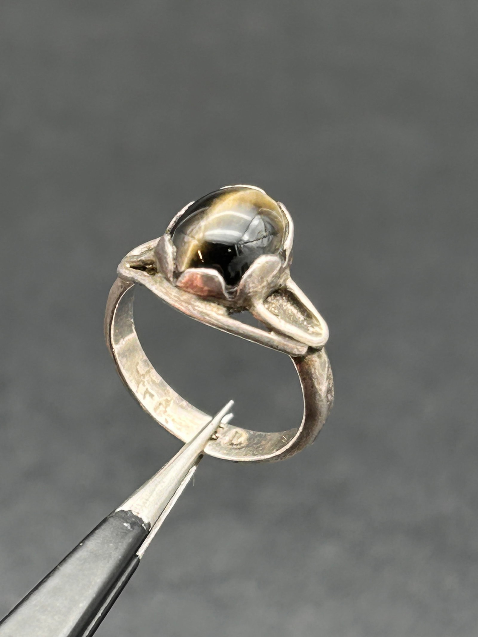 Artisan Made Sterling Silver Ring with Black Cabochon Solitaire w/Gold Shimmer, Signed ED, Size 5.5: Bidding on this item will be indication that the Bidder acknowledges that they have read and agreed to the Terms and Conditions posted to this Auction