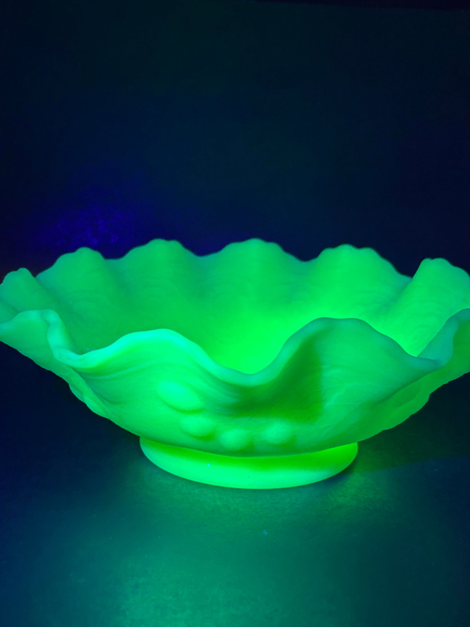 FENTON Uranium Glow Satin Custard Glass Bowl, Ruffled 8" Diameter, Persian Medallion: Bidding on this item will be indication that the Bidder acknowledges that they have read and agreed to the Terms and Conditions posted to this Auction