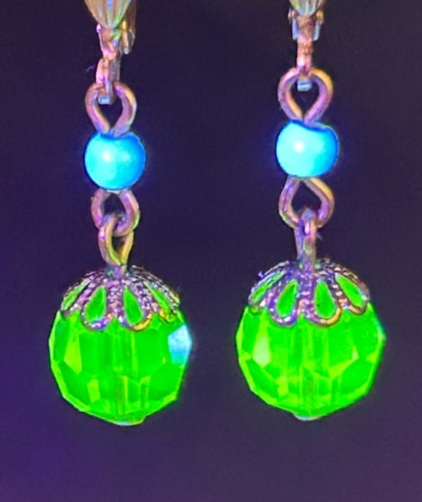 Vintage Uranium Glass Faceted Bead Dangle Earrings, Pearl Accent, Gold Toned Leverback, 1" (1 of 4)